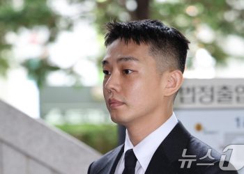‘마약 혐의’ 유아인 징역 4년 구형…”죄 덮는데 영향력 활용”