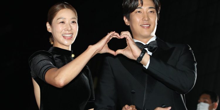 ‘불륜 사실상 인정’ 강경준…”장신영과 결혼 유지, 이혼소송 NO”