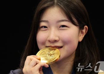 ‘만 16세 313일’ 반효진, 역대 하계 대회 최연소 金 새 역사[올림픽]