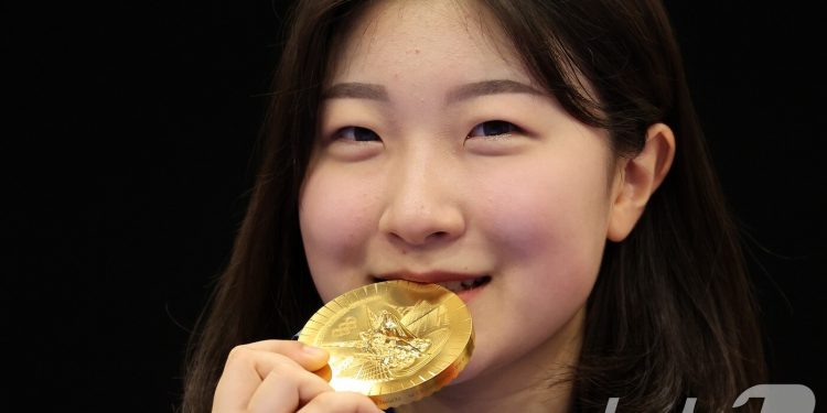 ‘만 16세 313일’ 반효진, 역대 하계 대회 최연소 金 새 역사[올림픽]