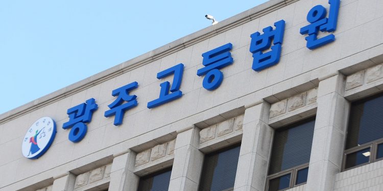 미국 회사서 176만 달러 횡령한 30대 한국인 징역 2년