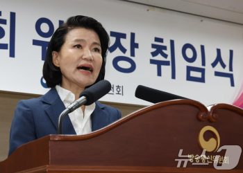 ‘이진숙호’ 방통위, 취임 당일 공영방송 이사 선임안 의결