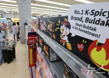 전 세계 휩쓰는 ‘K-푸드’…라면·김치 수출액 역대 최고 실적