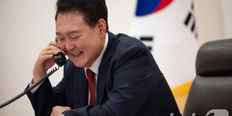 尹 지지율 34.7% 3주 연속 상승…국힘 38.4%, 민주 36.1%[리얼미터]