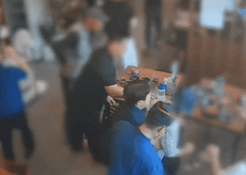 “도와주세요”…휴가 중이던 소방관, 식사 중 기도막힌 70대 구해