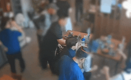 “도와주세요”…휴가 중이던 소방관, 식사 중 기도막힌 70대 구해