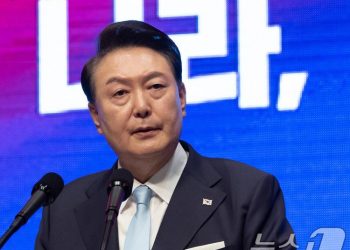 ‘자유’ 50회 언급 윤 대통령…휴가 때도 경축사에 공