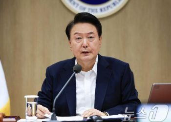 윤 대통령 “‘삐약이’ 신유빈 팬 됐다”…파리올림픽 선수단 깜짝 격려