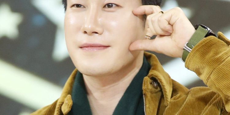 ‘폭행 논란’ 래퍼 산이 입건…”피해자에게 직접 용서 구할 것”