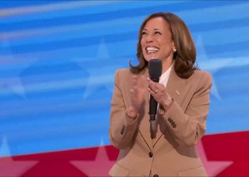 ‘해리스 슈퍼팩’ 낙관론 경고…여론조사 현실은 ‘초박빙’