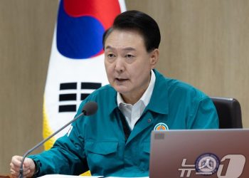 尹, 지작사 첫 방문…”北에 ‘침략은 곧 종말’ 확실히 인식시켜야”