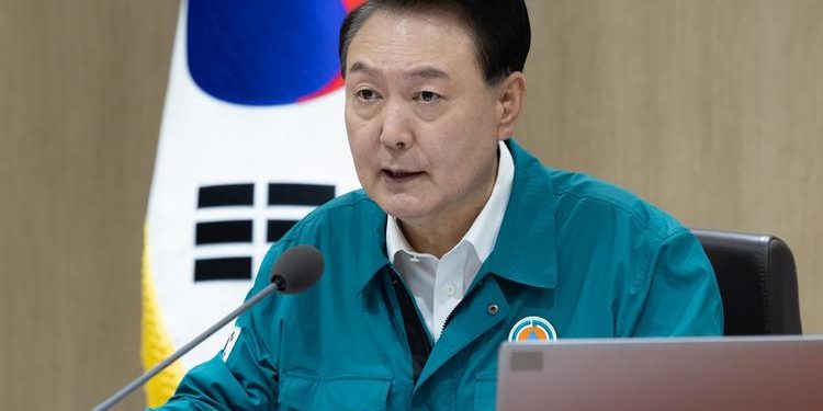 尹, 지작사 첫 방문…”北에 ‘침략은 곧 종말’ 확실히 인식시켜야”