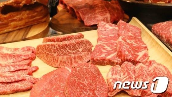 점심 챙기려 카드 준 사장 “직원 5명이 한우 37만원 긁었다” 씁쓸
