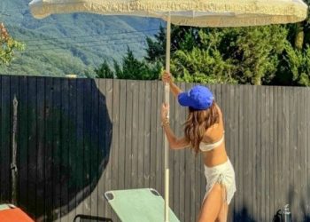 46세 채정안, 비키니 입고 즐긴 “셀프 워터밤”…탄탄·늘씬 미녀