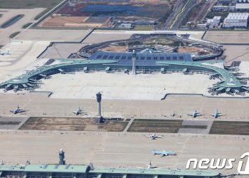 애틀랜타행 델타항공 기체 결함 7시간 기내 대기…승객 305명 불편