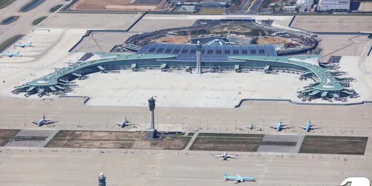 애틀랜타행 델타항공 기체 결함 7시간 기내 대기…승객 305명 불편