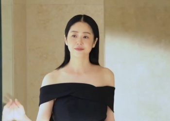 쇄골 드러낸 53세 고현정, 볼수록 놀라운 동안 미모