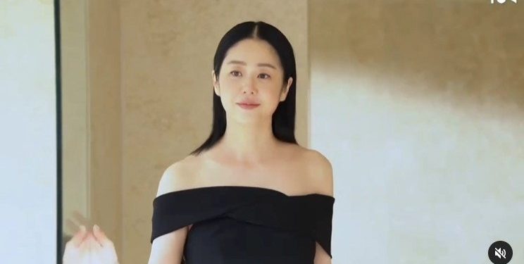 쇄골 드러낸 53세 고현정, 볼수록 놀라운 동안 미모