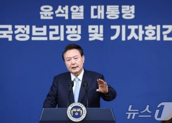 尹 “국민연금 ‘국가 지급’ 명문화…세대별 보험료 인상 차등”