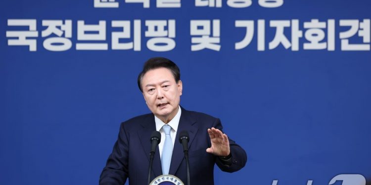 尹 “국민연금 ‘국가 지급’ 명문화…세대별 보험료 인상 차등”