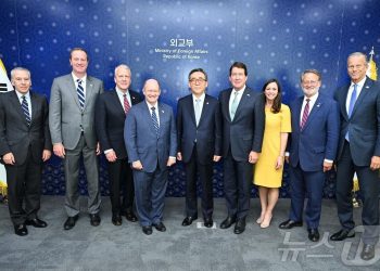 조태열, 美 상원 의원단 면담…”北 비핵화 원칙 불변”