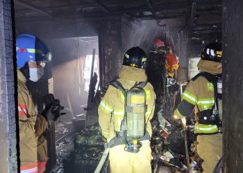 불길 속 3층서 할머니 안고 뛰어내린 손자…할머니는 결국 사망