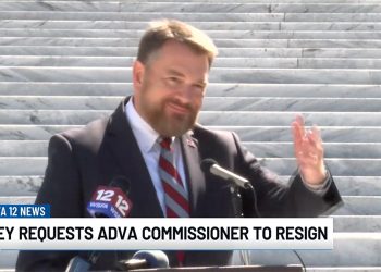 앨라배마주 보훈부 장관, 주지사의 사임 요청 거부