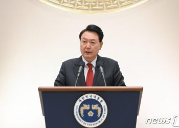 윤 “반대한민국 세력 맞서 자유의 힘으로 미래 지켜야”