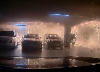 천장서 ‘불비’ 쏟아졌다…재난영화 방불케 한 인천 전기차 화재