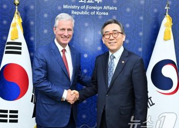 조태열, ‘트럼프 측근’ 면담…”美 핵심 동맹 韓과의 협력은 필수”