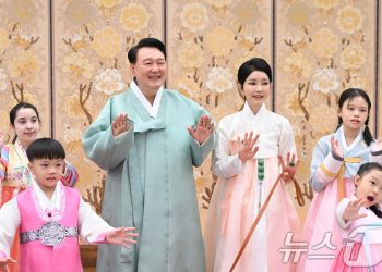 윤 대통령 “응급실 의료진께 감사”…김 여사와 추석 인사