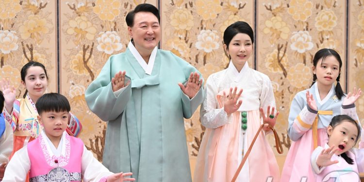윤 대통령 “응급실 의료진께 감사”…김 여사와 추석 인사