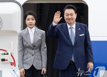 윤 대통령, 체코 프라하 도착…2박 4일 원전 세일즈 외교 돌입