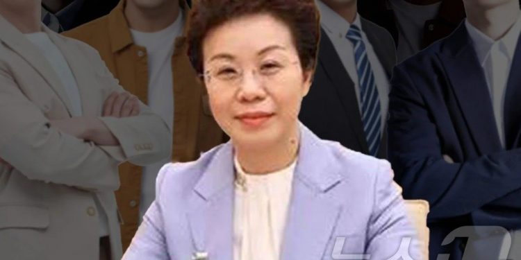 中 고위 女당간부 부하직원 58명과 성관계+113억 뇌물 수수