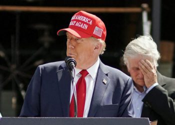 트럼프 “허리케인 헐린 정부 대응 부재…스타링크 인터넷 연결중”