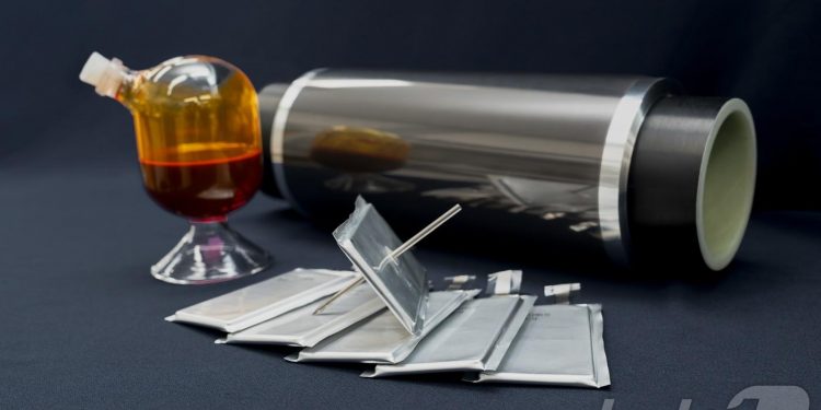 “전기차 화재 잡는다”…LG화학, ‘열폭주 억제 신소재’ 개발