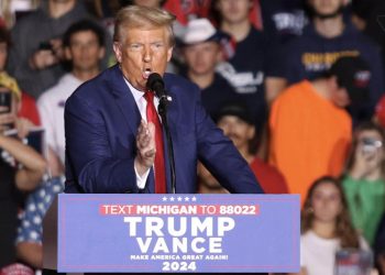 트럼프, 이란 핵시설 공격 안된다는 바이든에 “미친 소리”