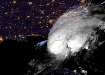 美 대선 덮친 허리케인 공방…”해리스 무능” “트럼프가 거짓말”