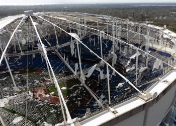 최악은 피했다…”허리케인 ‘밀턴’ 사망자 최소 14명”