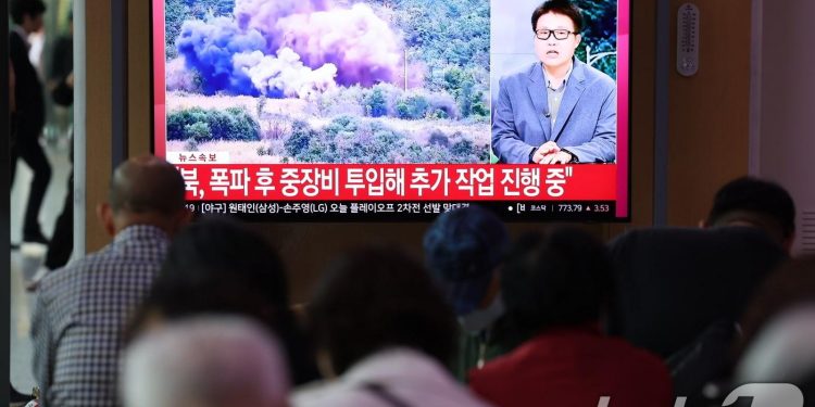 ‘남북 협력 상징’ 경의선·동해선 도로 폭파…역사 속으로