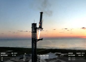 ‘로켓 회수’ 스페이스X 영상 되감는 줄…’값싼 우주여행’ 희망 쐈다