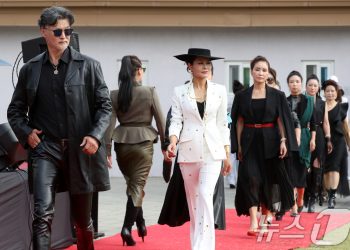 [포토뉴스] 시니어모델들의 당당한 워킹