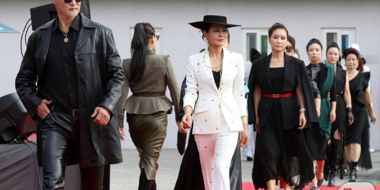 [포토뉴스] 시니어모델들의 당당한 워킹