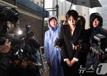 ‘음주운전’ 문다혜, 4시간 조사 받아…거듭 “죄송합니다”