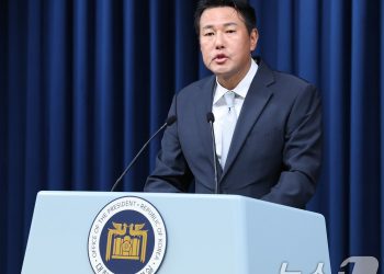 용산 “북러 야합 단호히 대처…한도 넘으면 무기 지원 검토”