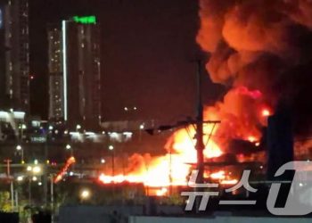 부산 미군 55보급창 화재 진화 작업 계속…미군 인력도 투입