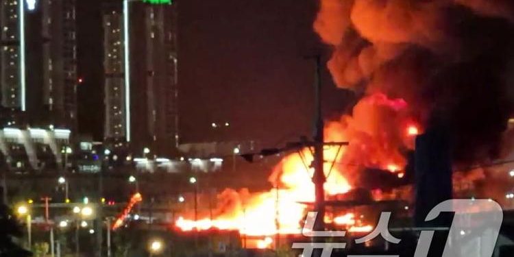 부산 미군 55보급창 화재 진화 작업 계속…미군 인력도 투입