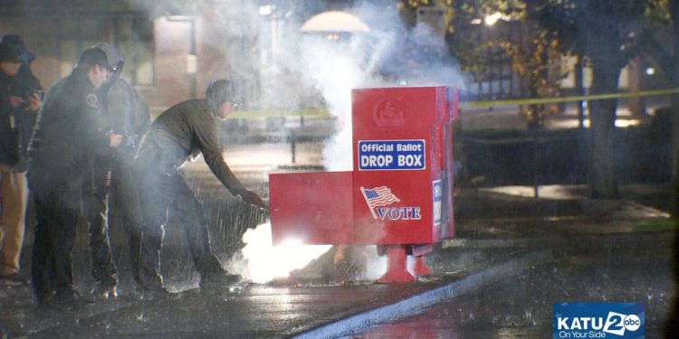 미국 대선 9일 전 투표함에 불…투표용지 수백장 소실