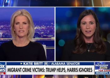 케이티 브릿 상원의원: 트럼프를 ‘파시스트’로 부르는 건 “비열해”