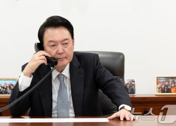 윤 대통령, 트럼프에 축하 메시지 “긴밀한 협력 기대”
